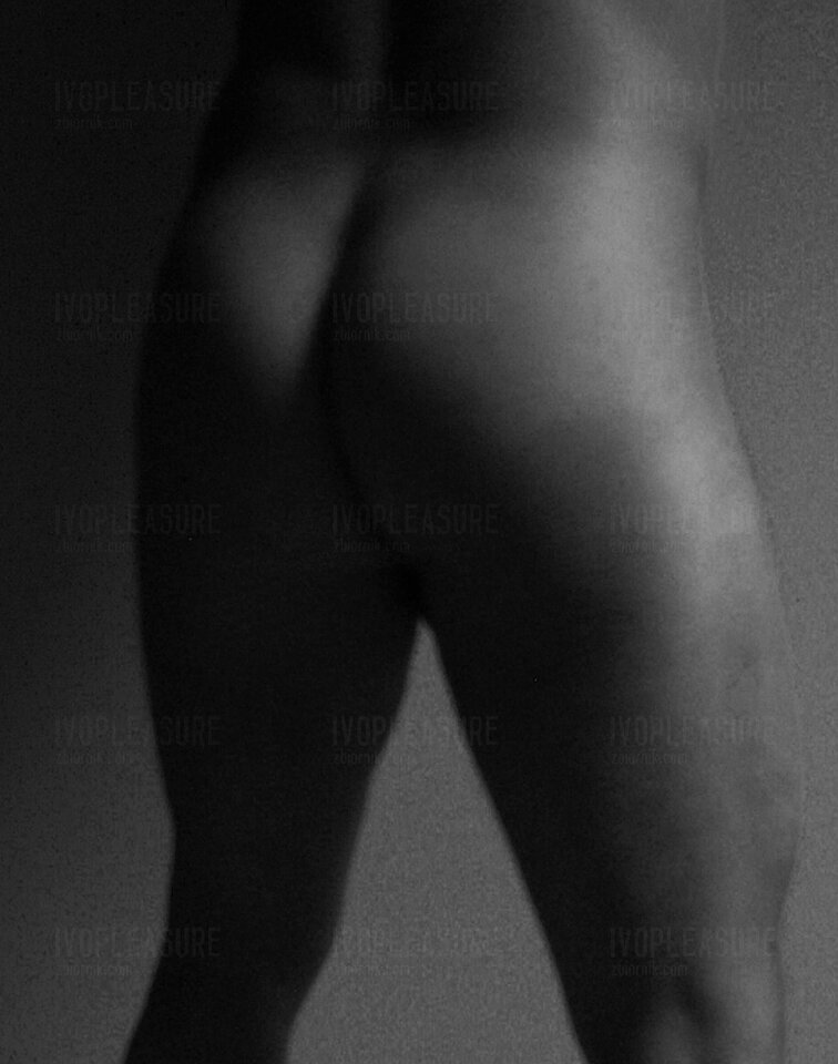B&W.jpg - IvoPleasure