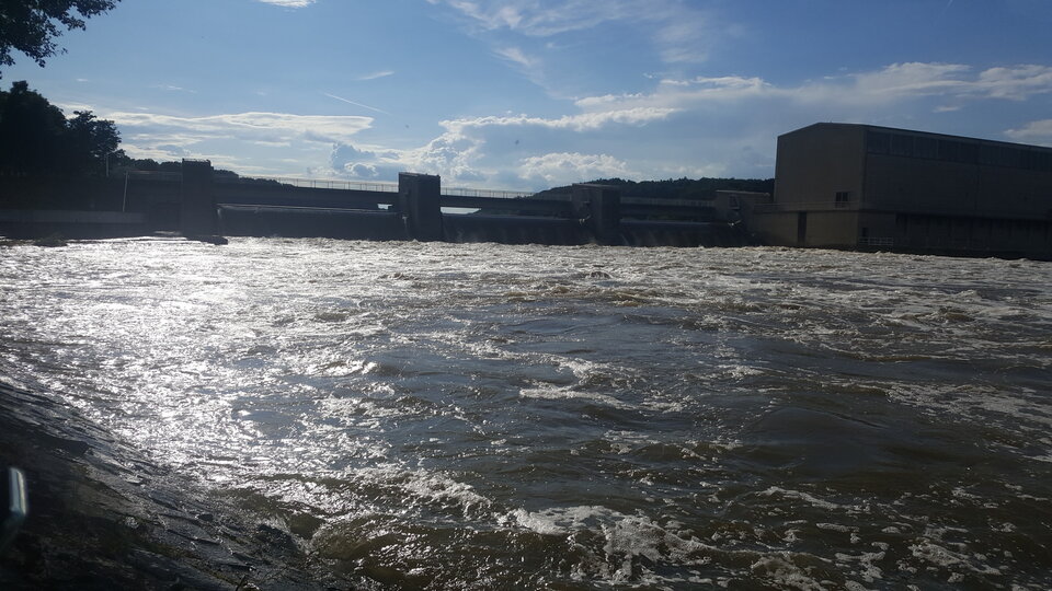 Wzburzony Dunaj a my tuż obok na kocyku 😉 - Goja7169