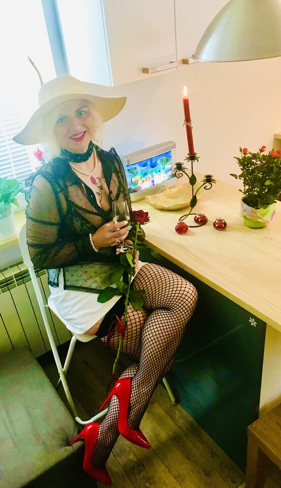 90F21AEA-FD77-43AF-B89E-98899A1CB263.jpeg - LadyLaura44