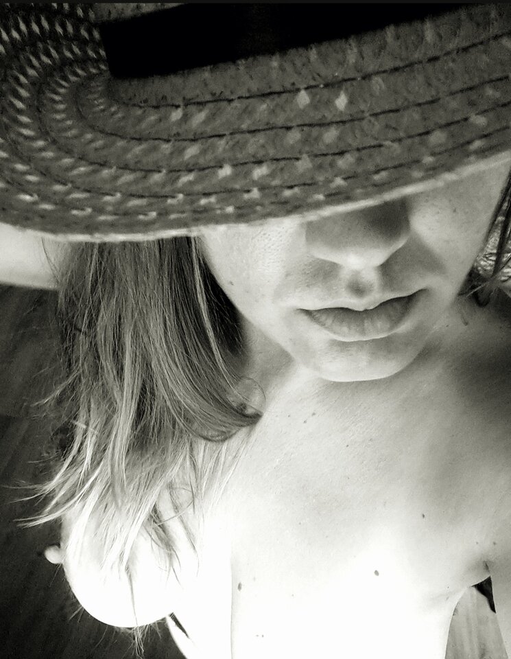 Kapelusz musi być co by się nie przegrzać...☀️🌡🔥 - Tonight_is_TheNight