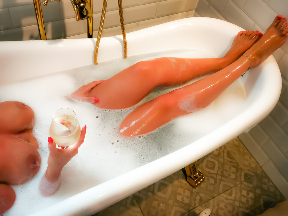 PSX_20210725_003246.jpg - LuxuryHotWife