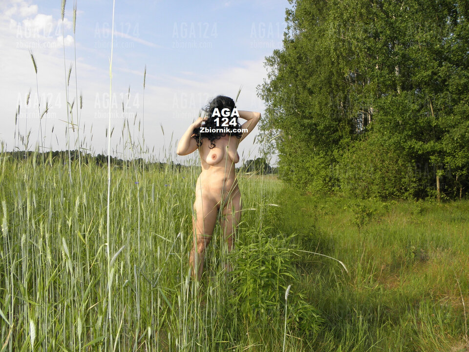 Buszująca w zbożu - aga124