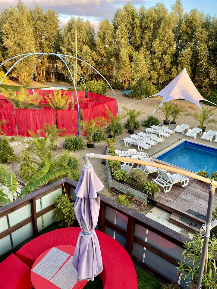 Jacuzzi Club & Resort - nowy baldachim na klubowej plaży. - jacuzzi