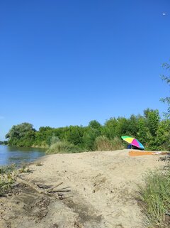 Woda opada, plaży przybywa