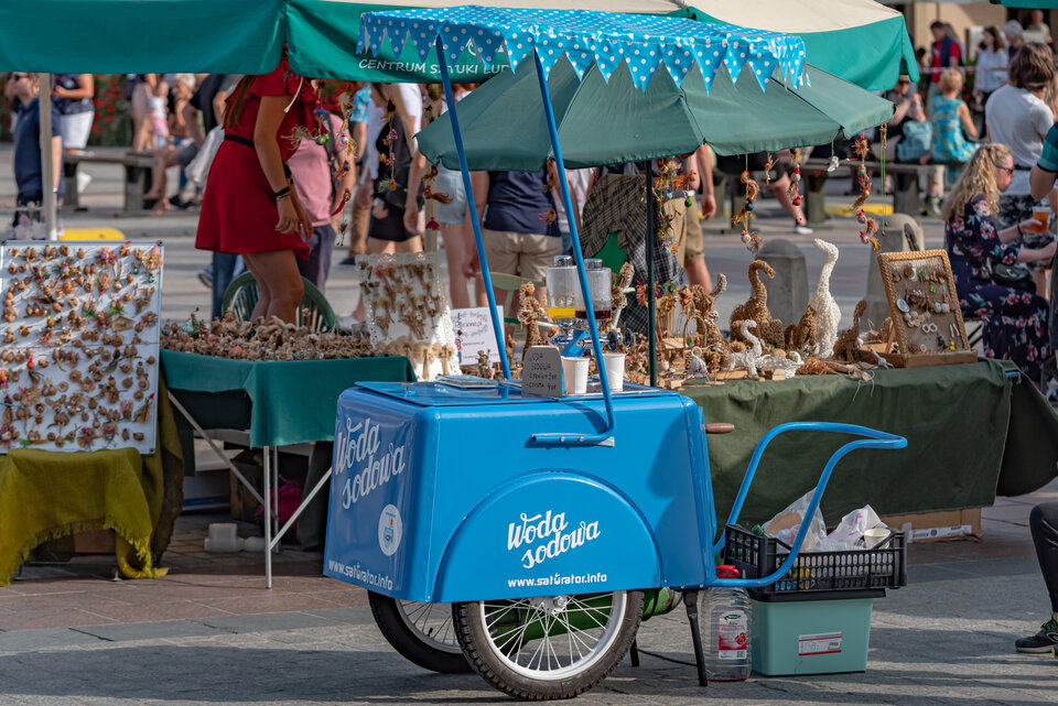 Czysta 4 zł, z sokiem 5 zł - kogoś poje...dnało... - mystic