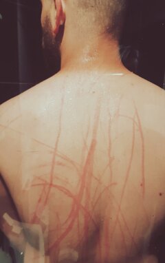 Kiedy zapomnisz związać jej ręce. 