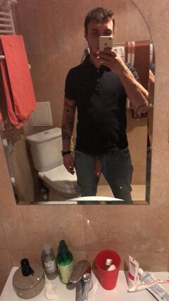 Wypadł ze spodnie. Oj