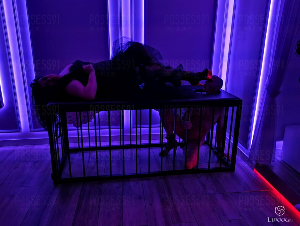 Z sesji dla mebli luxxx_eu @ReniFery - Possess91