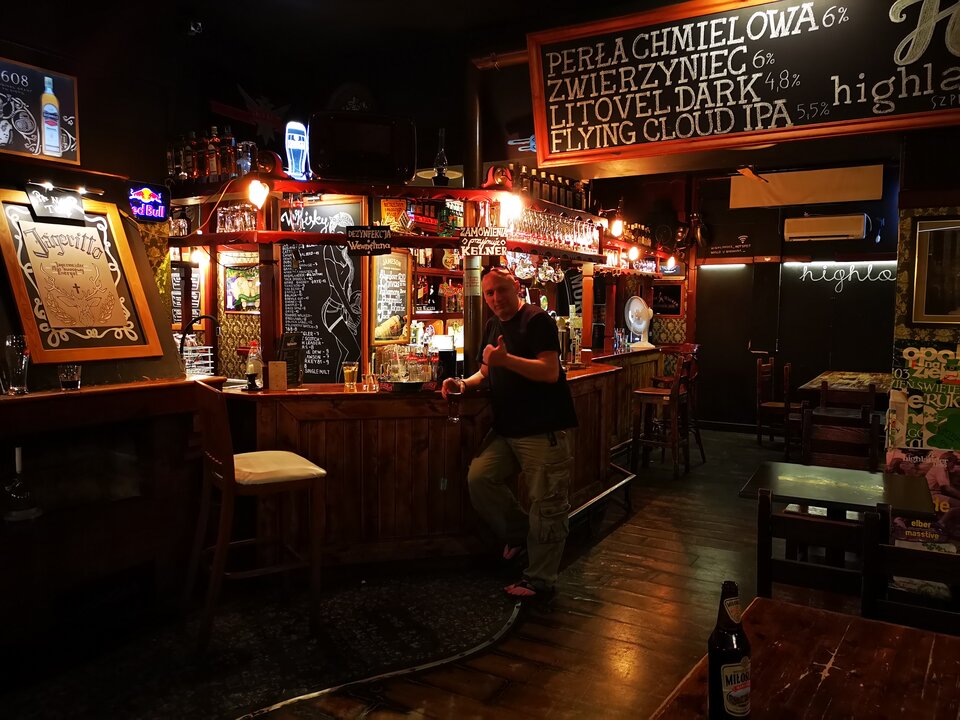 last man standing bar.jpg - xclusive102