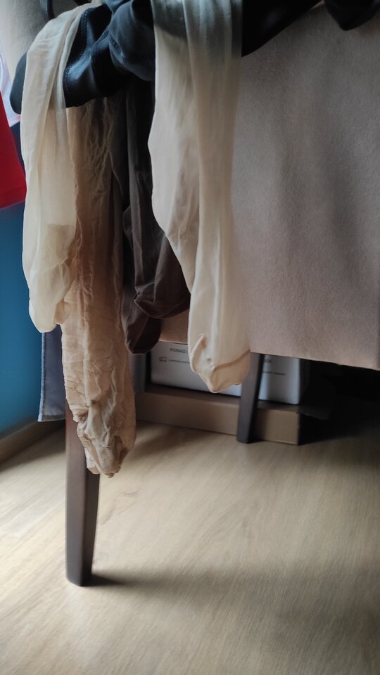 Ta pokusa. Żony rajstopy zostawione po pracy. Samotne. - RajstopyZony