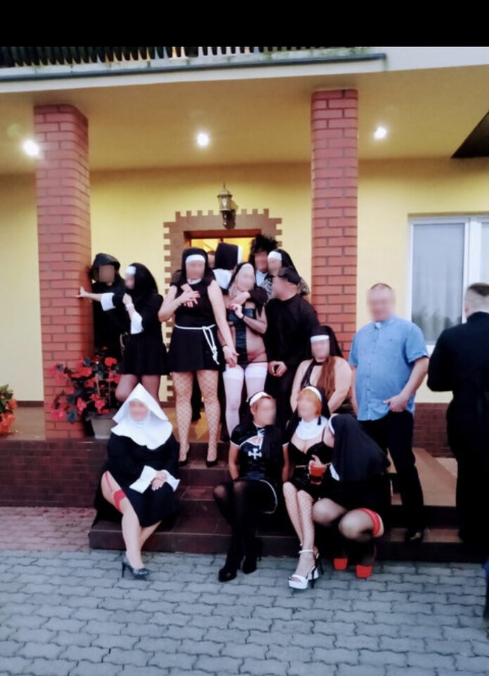 C5DC8838-7404-417E-8D14-333F5E44925A.jpeg - Music100