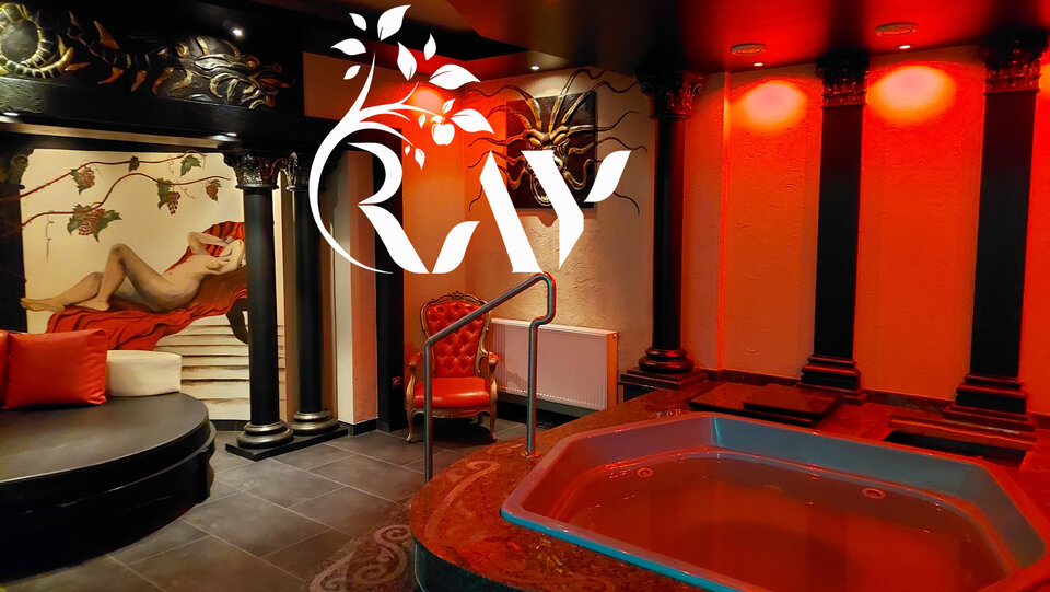 RAY Jacuzzi.jpg - RayClub