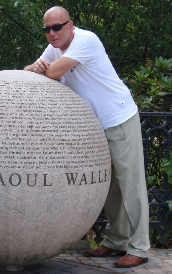 265690_187457607981756_235742_o.jpg - OTwartyQ