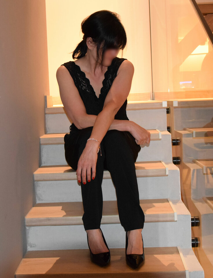 Ubrana i zamyślona ..JPG - Tlc75