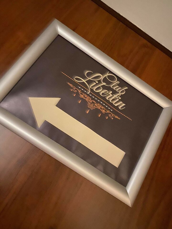 Zabawa w Clubie Libertin... - KleczePrzedNim23