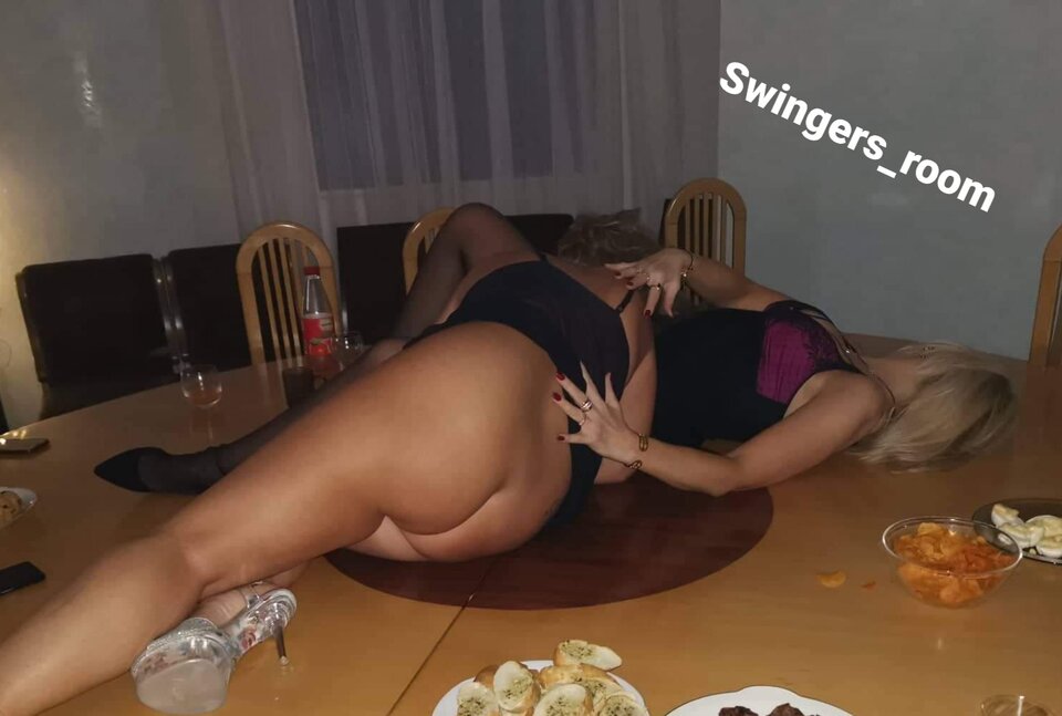 received_426381072193966.jpeg - Swingers_room