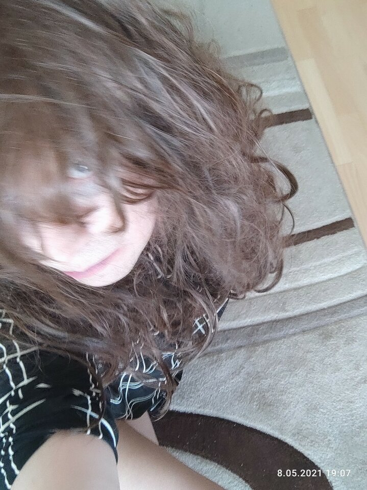 IMG_20210508_190409_TIMEBURST35.jpg - juliadada