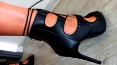 Kto wyliże stópki i buciki?:)