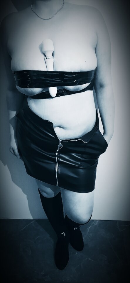 Przywiązała się do tego mikrofonu ;) - Misiolki666