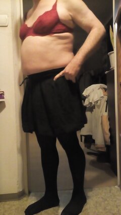 P SissyBoy w stniczku, w czrnej spódniczce i rajstopkach w kuchni 22.12.2021 g.20.32.jpg