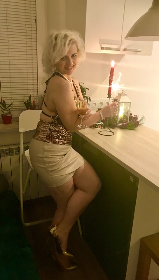 589ADECB-FF23-4D8F-98CE-F2127157F39F.jpeg - LadyLaura44