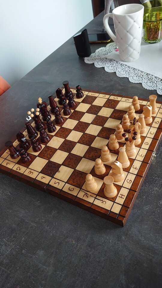 Może jakaś parka na partyjkę? - KleczePrzedNim23