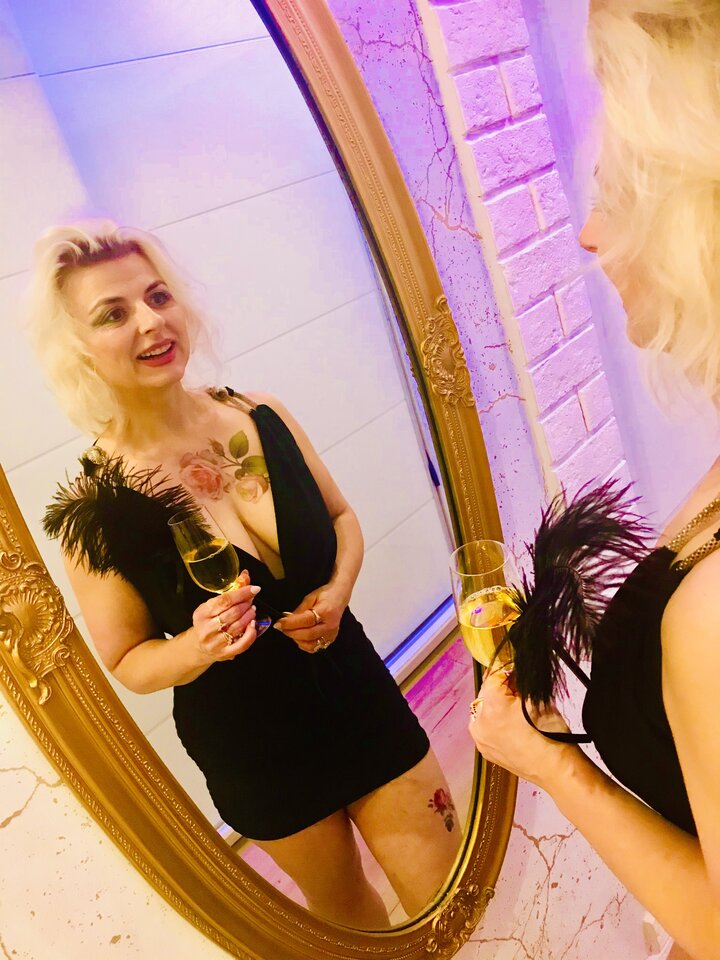 C4C33F81-5A38-41FC-9F0F-34D06E7E000B.jpeg - LadyLaura44
