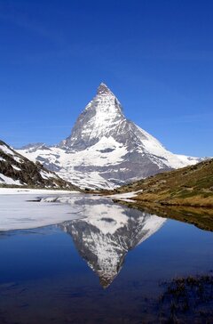 Matterhorn_Riffelsee_2005-06-11.jpg