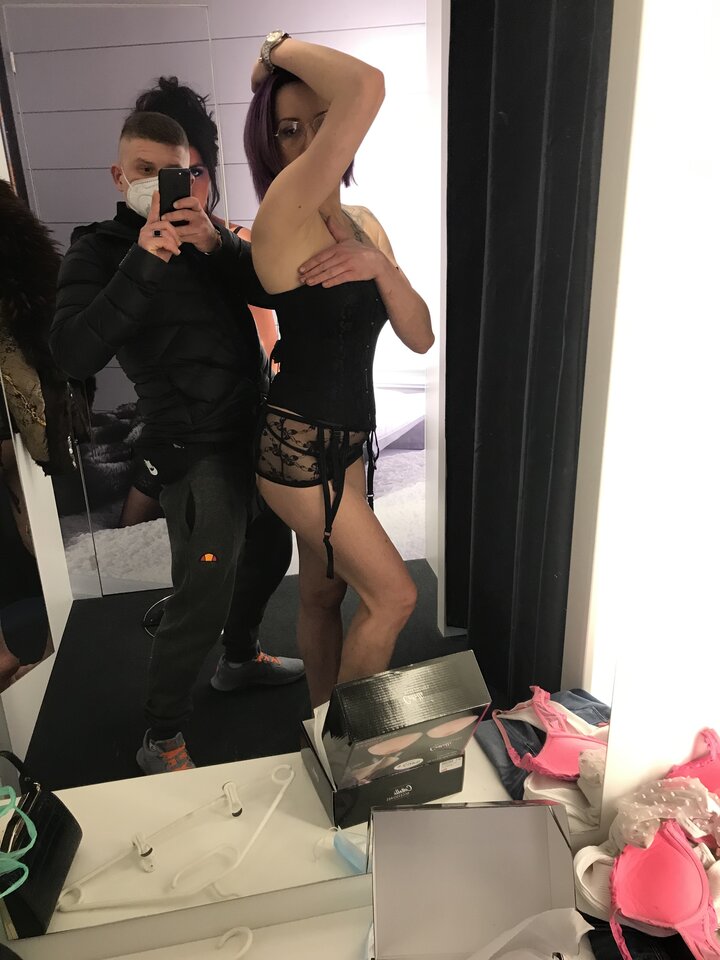 D1831D42-2144-4897-AFC1-C88F1328876E.jpeg - DocDogLizzQuen