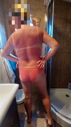 Świecę dupskiem przed kolegami męża...