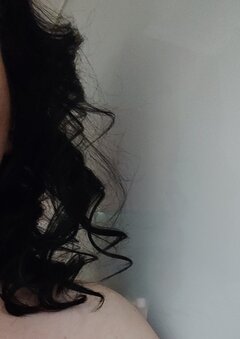 Dlaczego one 3 piszczały,ściskały kolana,obgryzały paznokcie