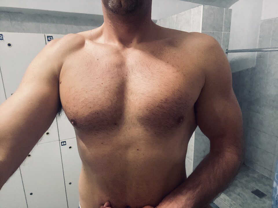 74FD0784-BB37-44D9-AB6C-E3D0B59747F4.jpeg - wifebull