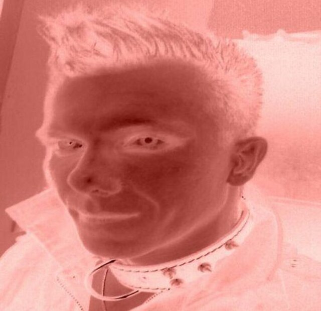 me_red.jpg - LuckySky