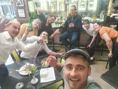 Szampan z szefem polany z ręki jego zaszczyt 