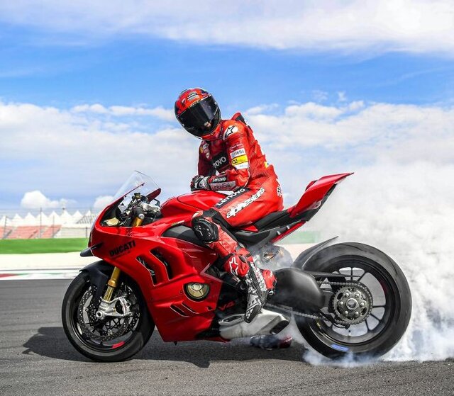 2022-ducati-panigale-v4-S-6~2.jpg - tedy42