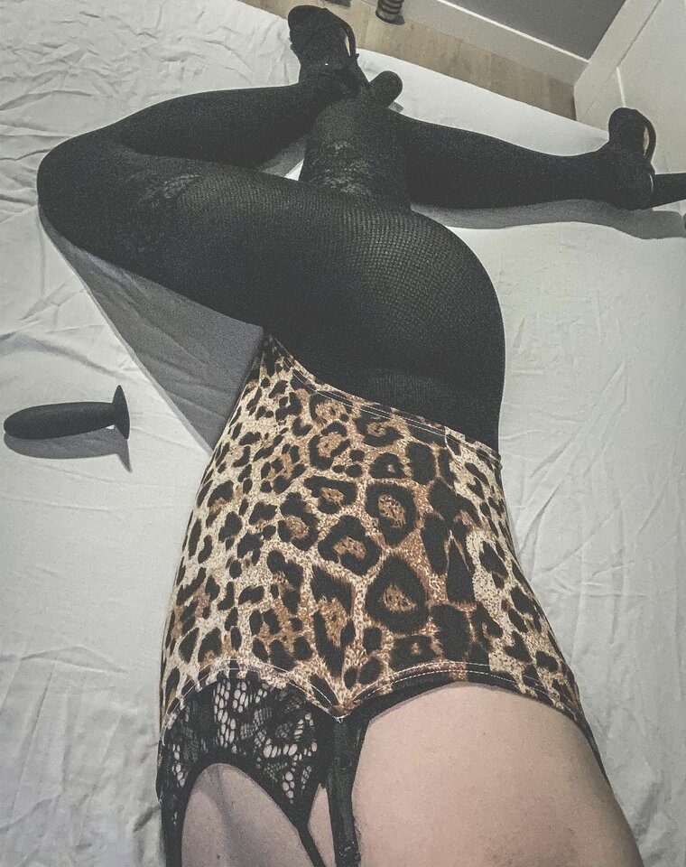 02.jpg - IzabellaCross