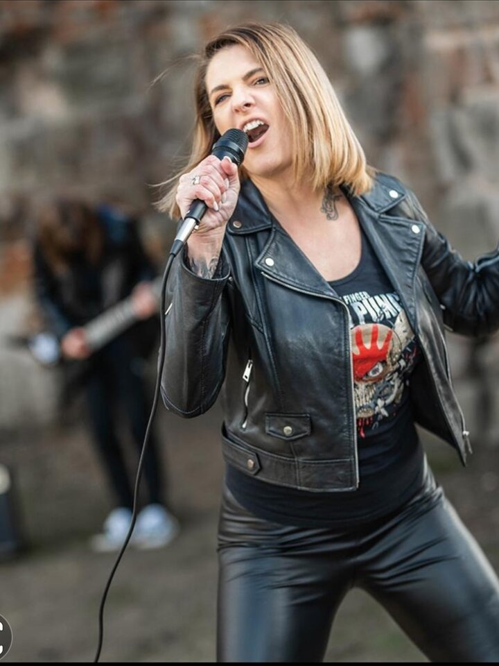 Screenshot_20240126_061627_Gallery.jpg - metalcfcouple