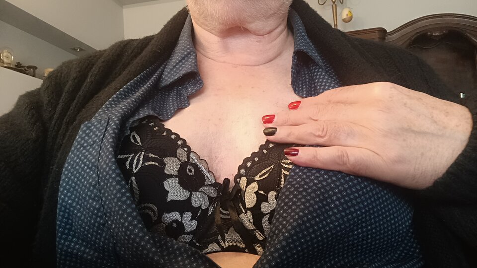 Przed spotkaniem.... 👄🤎😎💅 - Gregorja