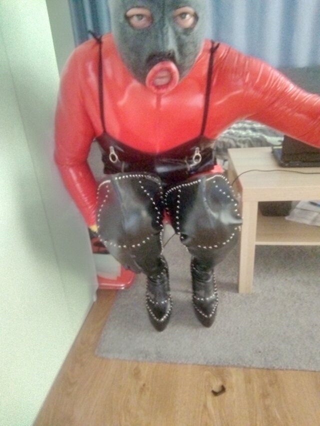 Latexbitch2202