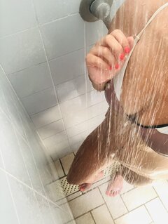 Wskakujesz ze mną pod prysznic ?