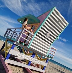 chica dulce en la playa🍬🍭🍦