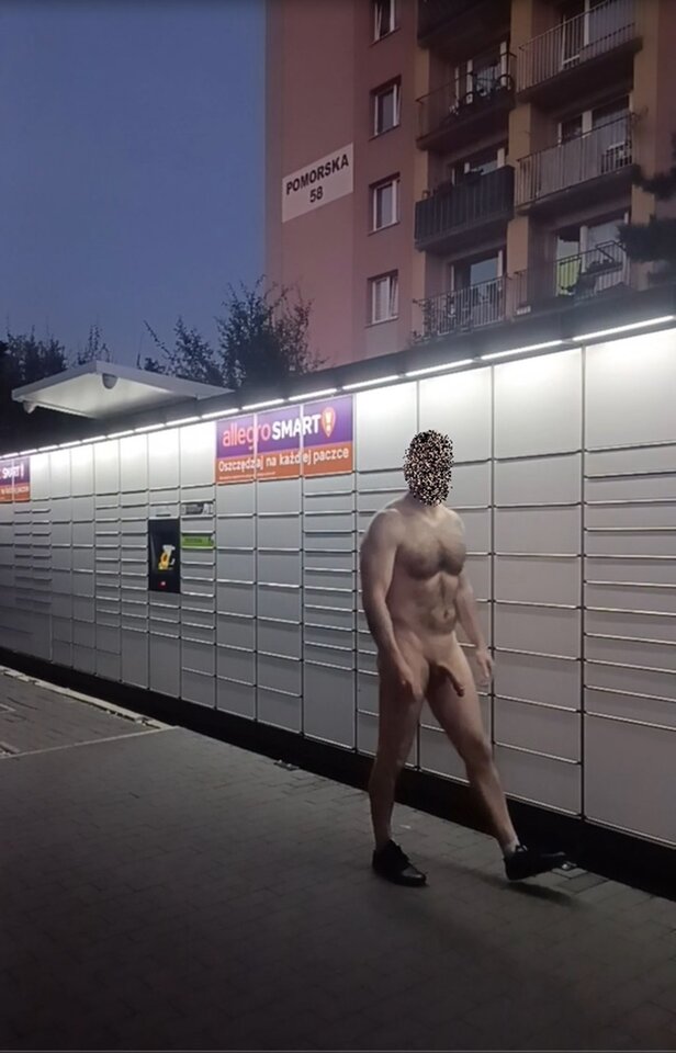 paczkomat.jpg - PublicPlaces