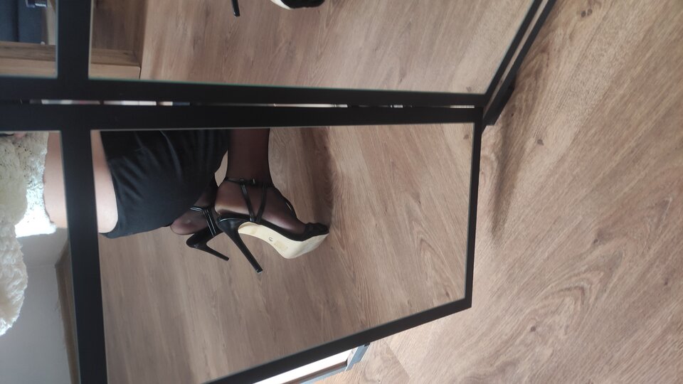 1000009635.jpg - HighHeelsPanty