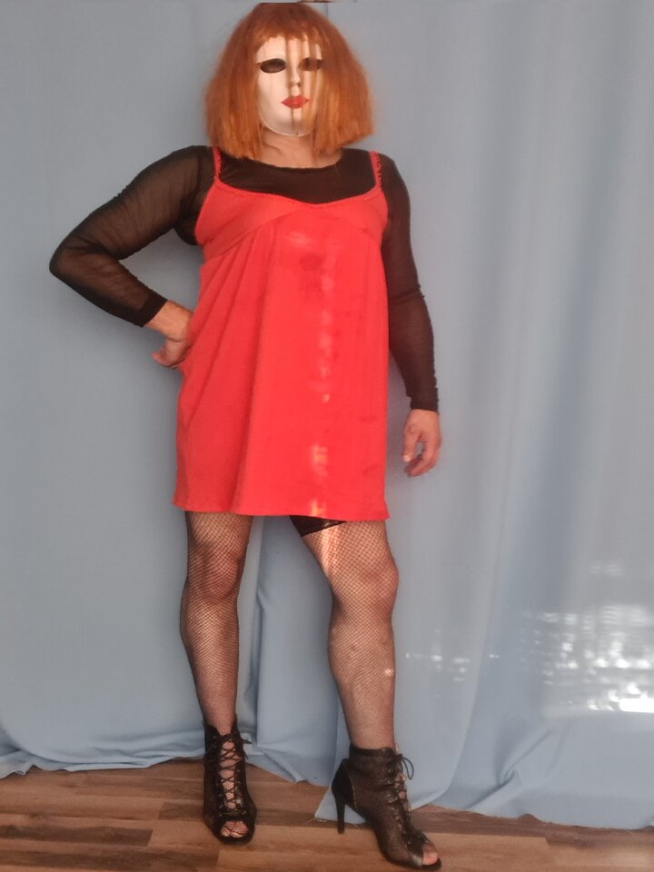 021 - Czerwona sukienka (2).jpg - EwelinkaTransikxxx