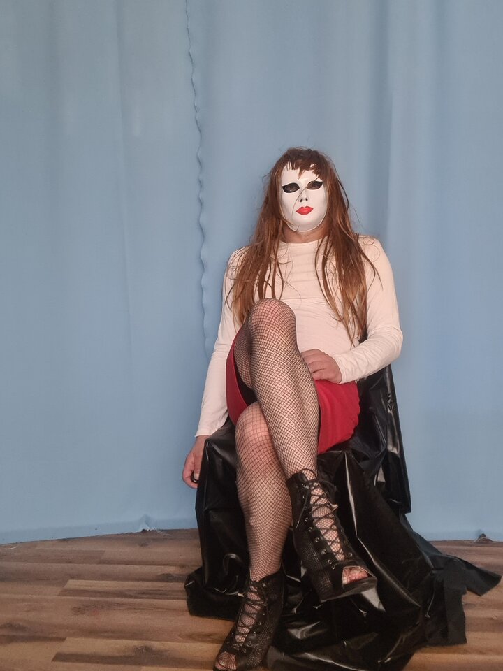 008 - Czerwona spódniczka 6 (4).jpg - EwelinkaTransikxxx