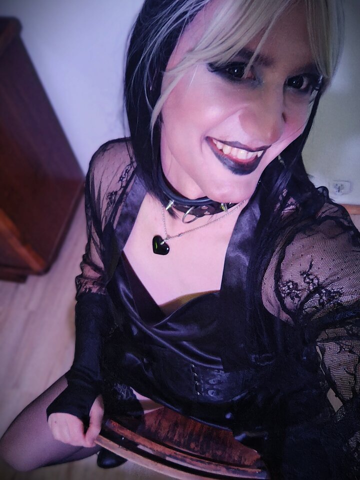 Selfiaczek na krześle~ - Doxie