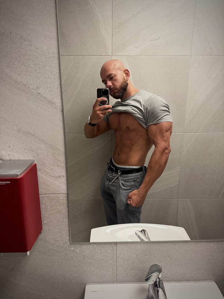 Facetune_28-07-2025-12-23-29.jpeg - Majkbodybuilder