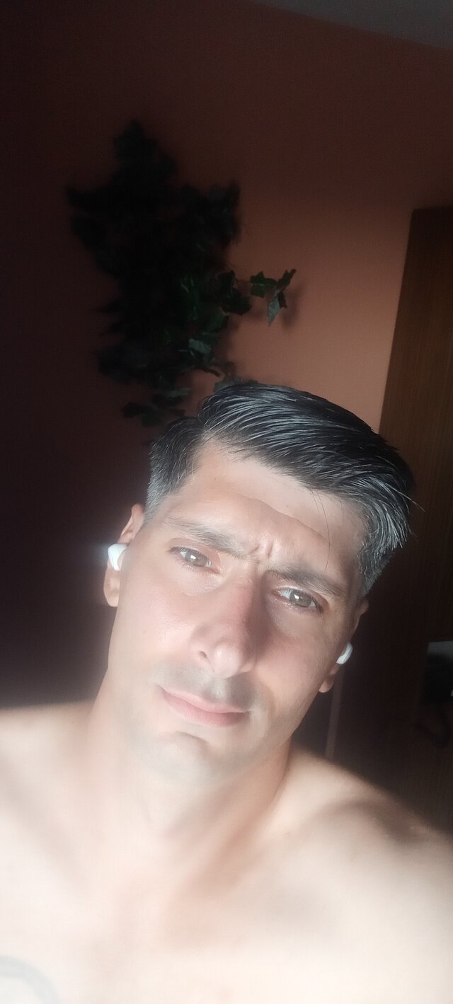 Wysoki_brunet89_
