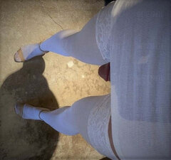 Moje nożki w biaych pończoszkach.jpg