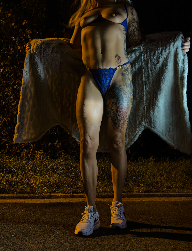 Nocny wypad do 🫦 - emmeriki